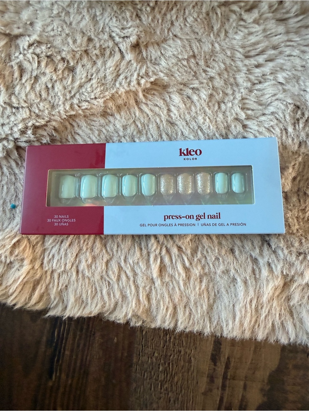 Kleo Kolor Press-On Gel Nails — Pale Mint Green with Gold Glitter Accent